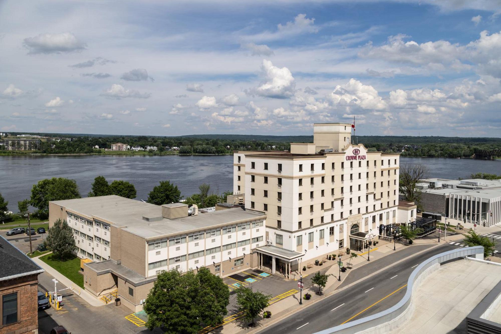 Crowne Plaza Fredericton Lord Beaverbrook By Ihg Exterior photo